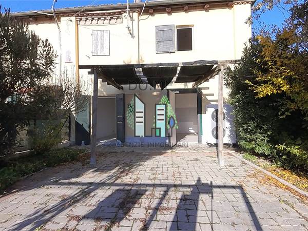 Porzione di casa Molinella ad.ze 