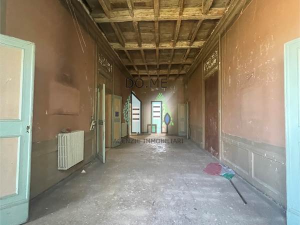 Palazzo Storico Neoclassico del ‘700 - Totalmente Ristrutturato Esternamente